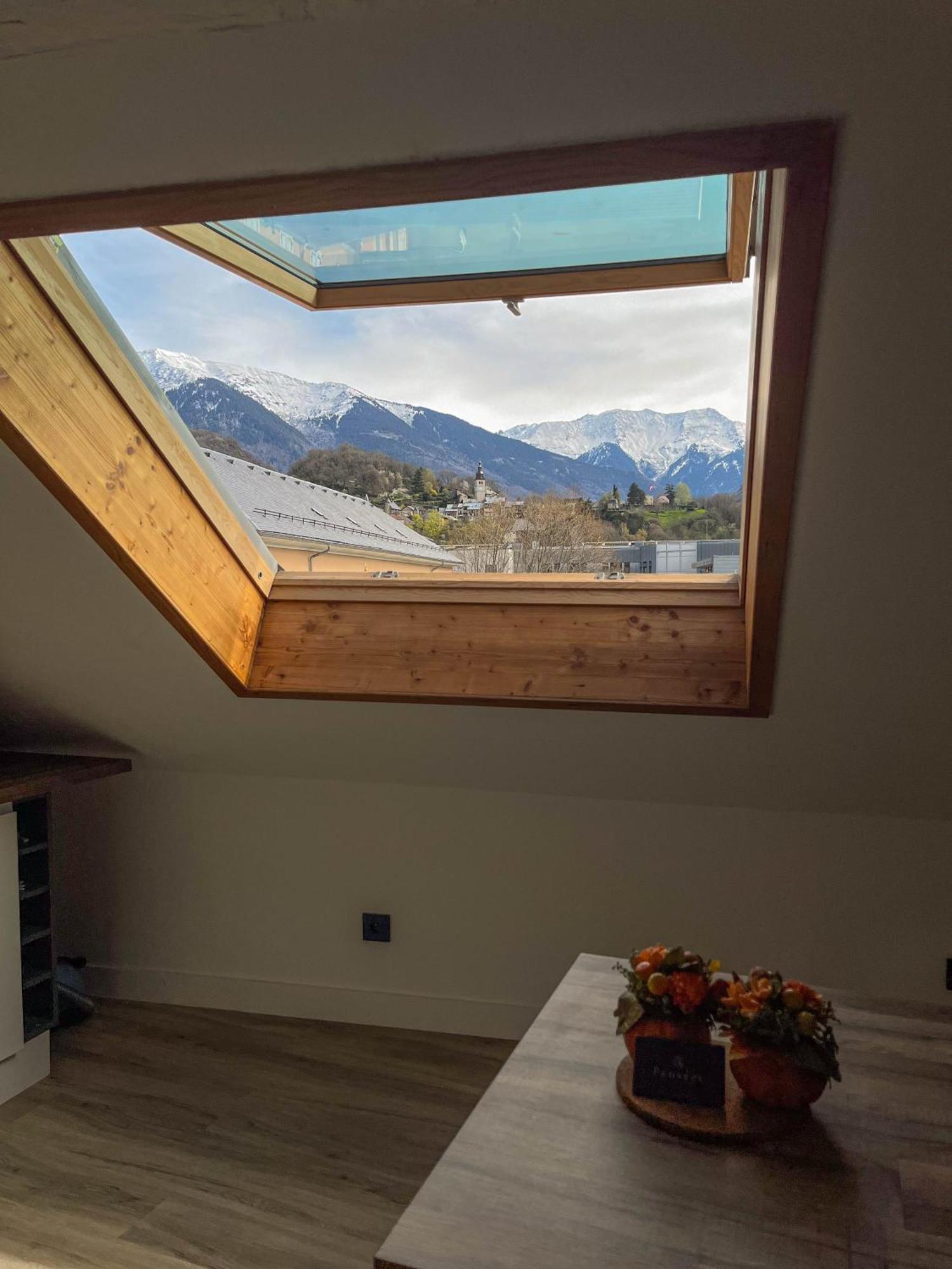 Cocon Sous Les Toits Apartment Albertville Exterior foto